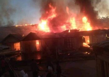 Fire razes bureau de change shop in Edo