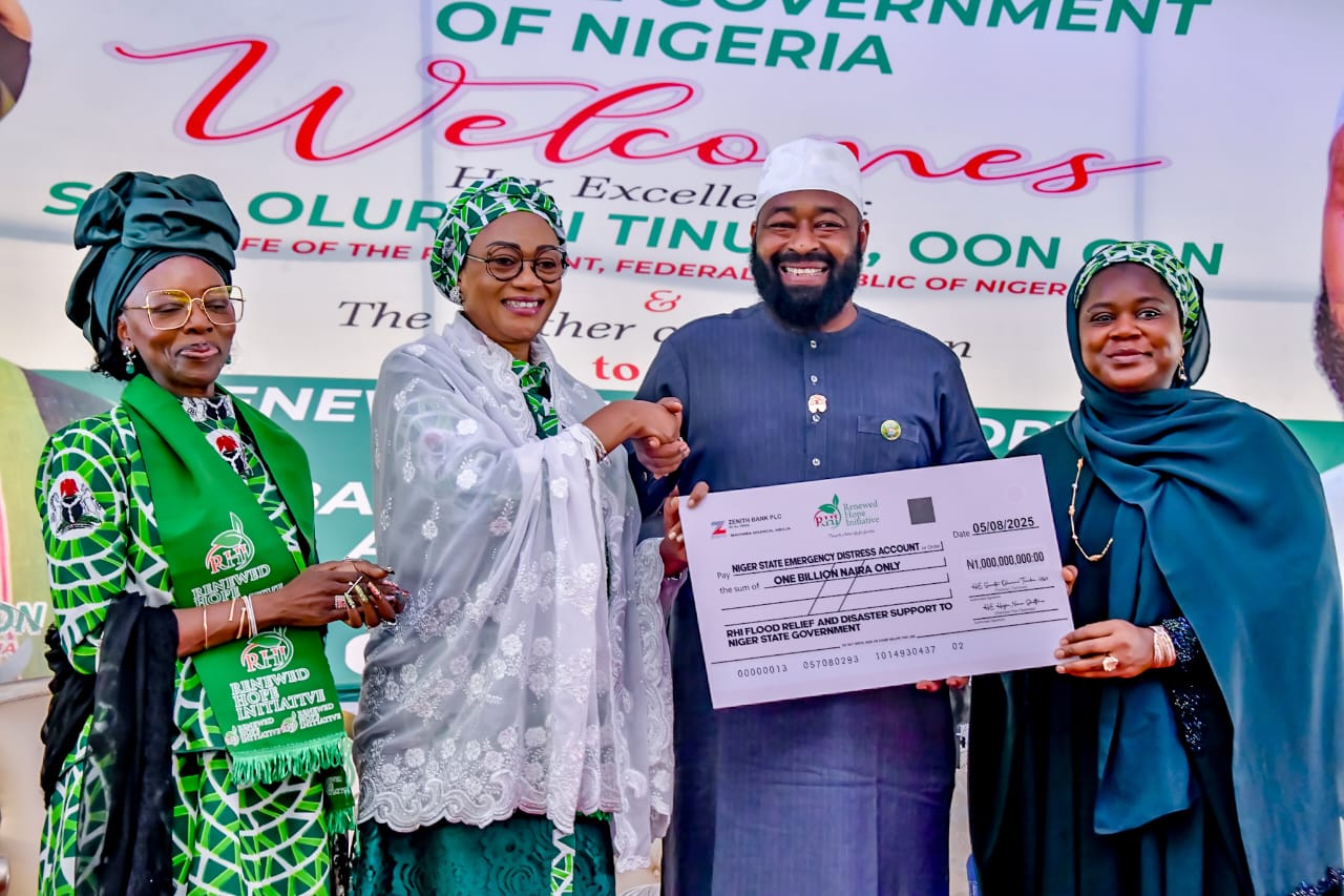 Niger disasters: Remi Tinubu gives N1bn, 2000 bags of rice to victims